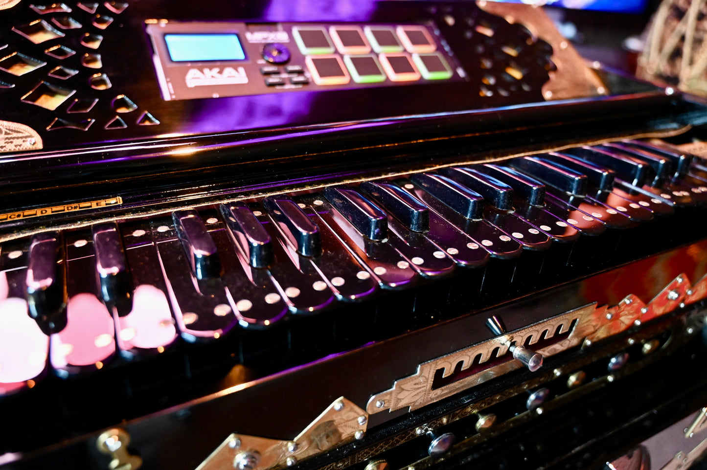 Royal Black Gold Harmonium – 3X 792 Taals Edition