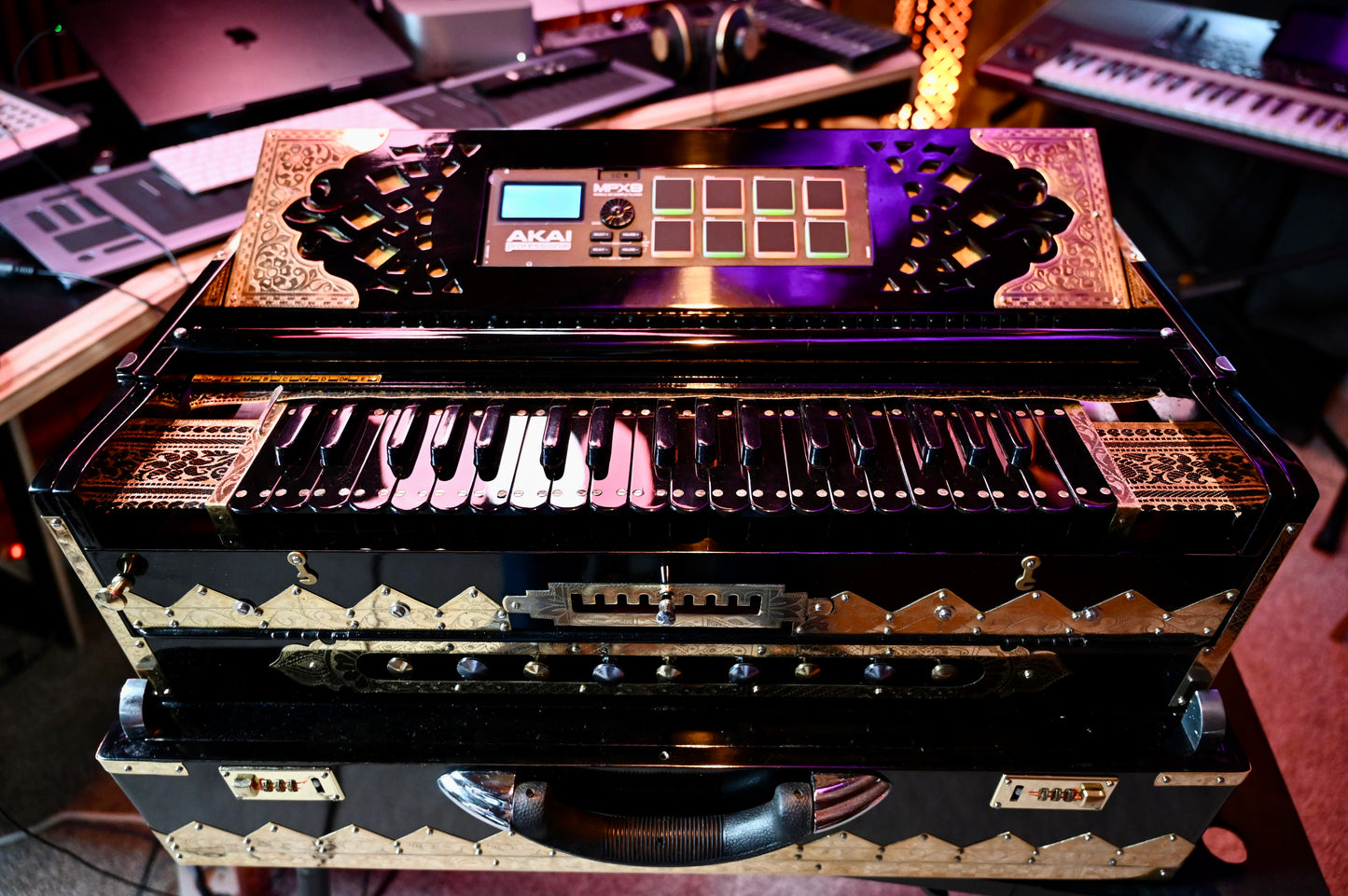 Royal Black Gold Harmonium – 3X 792 Taals Edition