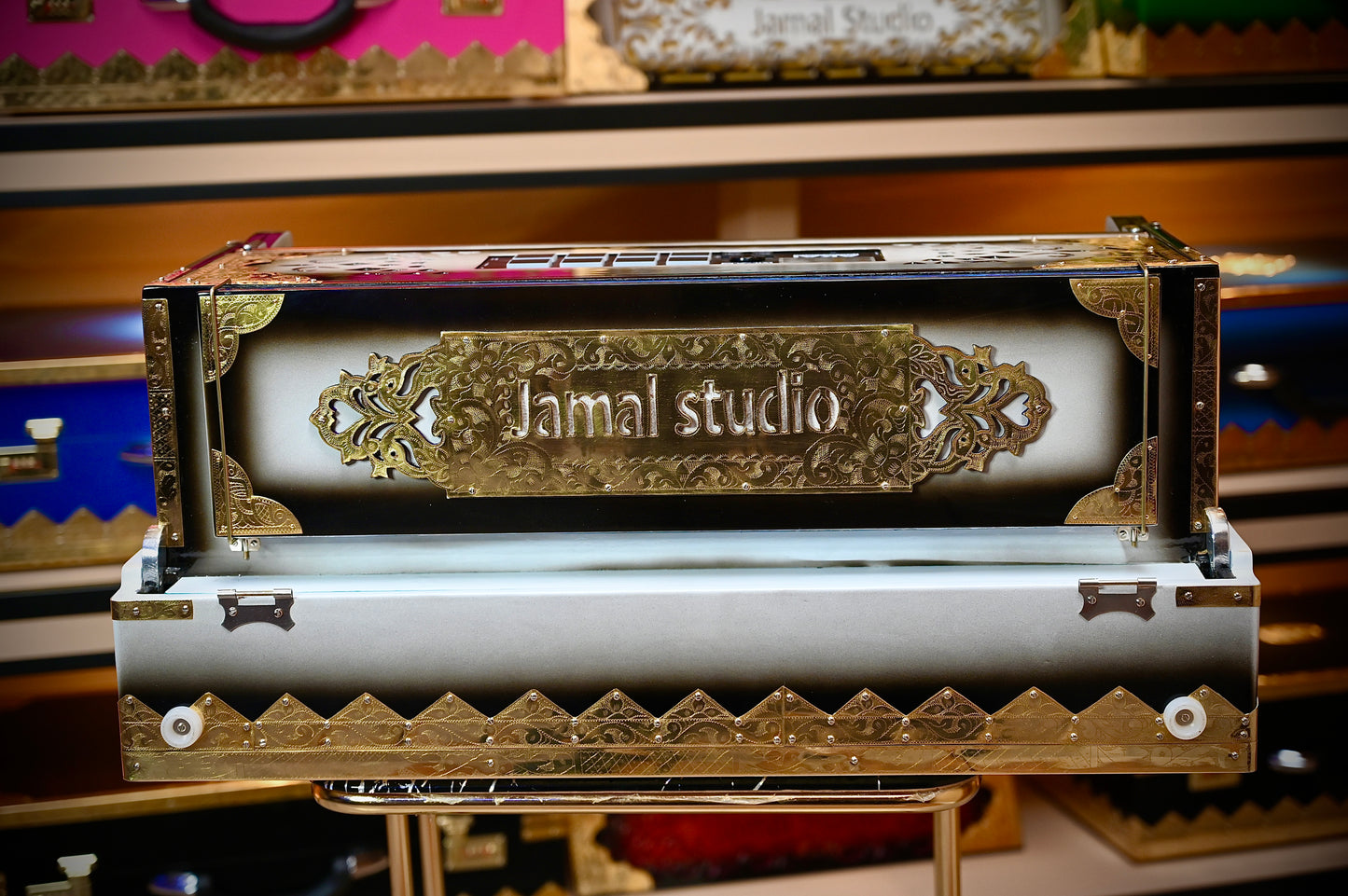 Dark White X4 Harmonium
✨ 13 Reed Grand Harmo-Sampler